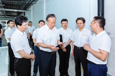 省高院党组书记、院长李占国一行莅临浙江鸿禧能源股份有限公司开展“三服务”